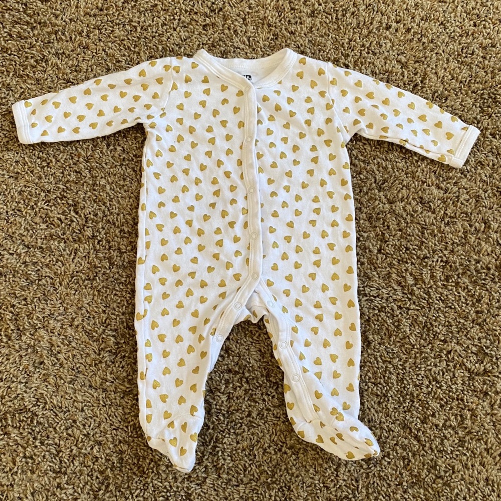 Gold hearts snap footie